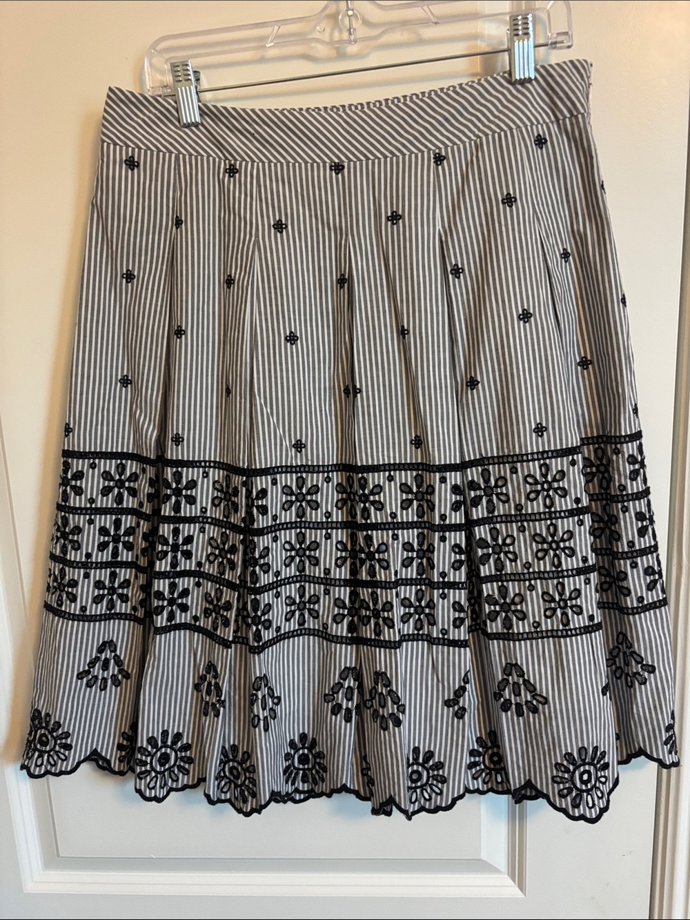 Talbot’s Striped Black & White A-Line Embroidered Skirt 10 (#33S)